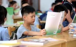 5 câu nói cha mẹ EQ thấp hay buông nơi đông người - Bảo sao con càng lớn càng rụt rè, tự ti