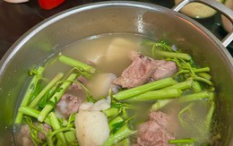 Loại rau 10.000 đồng/bó nhưng chỉ nhặt được 1 "nhúm": Ở nước ngoài có tiền cũng chưa chắc mua được!