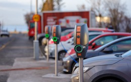 Không một nhà máy ô tô, dùng điện 'sạch' 100% - đảo quốc bé nhỏ này đang vươn mình thành một 'thiên đường' xe điện đúng nghĩa