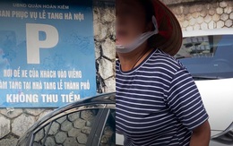 Mắng chửi, đòi thu tiền đỗ xe tại vỉa hè nhà tang lễ ở Hà Nội, người phụ nữ lập tức "lên phường" nộp phạt