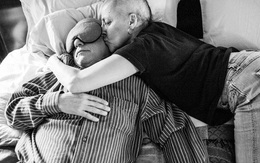 Bộ ảnh con gái chụp bố mẹ khiến người xem bật khóc