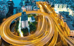 Chủ căn hộ 30m² không chịu di dời khiến chủ đầu tư tốn thêm 364 tỷ đồng xây cầu vượt 360 độ bao quanh: “Tôi muốn tiền phá dỡ ngang giá cây cầu!” Chủ căn hộ 30m² không chịu di dời khiến chủ đầu tư tốn thêm 364 tỷ đồng xây cầu vượt 360 độ bao quanh: “Tôi muốn tiền phá dỡ ngang giá cây cầu!”