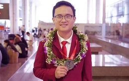 Nam sinh Hà Tĩnh giành Huy chương Vàng Olympic Toán quốc tế, từng là thủ khoa quốc gia từ lớp 10 Nam sinh Hà Tĩnh giành Huy chương Vàng Olympic Toán quốc tế, từng là thủ khoa quốc gia từ lớp 10