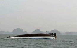 Lật tàu tham quan vịnh Hạ Long, nhiều người mất tích Lật tàu tham quan vịnh Hạ Long, nhiều người mất tích