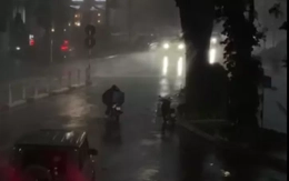 Vì sao bão chưa vào, miền Bắc đã hứng mưa dông dữ dội? Vì sao bão chưa vào, miền Bắc đã hứng mưa dông dữ dội?