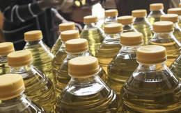 Đột kích căn nhà rộng 100m2, tịch thu 15 tấn dầu ăn giả gắn mác thương hiệu nổi tiếng, chủ cơ sở tuyên bố: ‘Tôi cũng ăn mà, có sao đâu!’