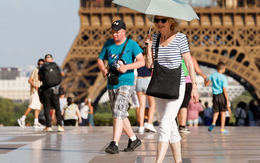 Tháp Eiffel đóng cửa, ngừng đón khách du lịch Tháp Eiffel đóng cửa, ngừng đón khách du lịch