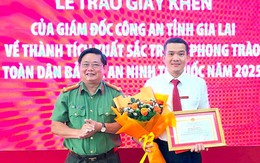 Cụ bà U70 nộp tiền vào tài khoản ngân hàng, nhân viên Agribank đọc nội dung chuyển khoản liền ngừng giao dịch và được trao bằng khen Cụ bà U70 nộp tiền vào tài khoản ngân hàng, nhân viên Agribank đọc nội dung chuyển khoản liền ngừng giao dịch và được trao bằng khen