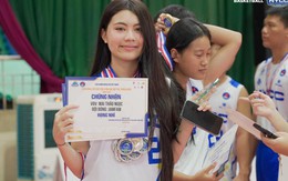 Hạt Dẻ nhà MC Quyền Linh khoe giải thưởng, visual sáng bừng trên sân bóng rổ, thái độ với bạn bè mới gây chú ý