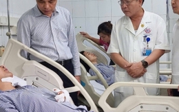 Nạn nhân kể phút sinh tử khi tàu lật trên vịnh Hạ Long, cố lặn vào cứu người nhưng bất thành Nạn nhân kể phút sinh tử khi tàu lật trên vịnh Hạ Long, cố lặn vào cứu người nhưng bất thành