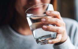 Thói quen uống nước tưởng tốt hóa ra cực hại dạ dày: Nhiều người đang mắc phải