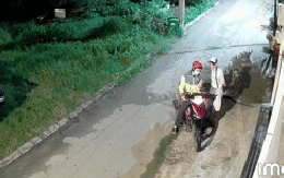 Phẫn nộ câu chuyện người đàn ông tàn tật bị giật 100 tờ vé số