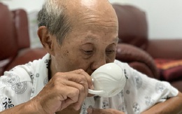 Nam nghệ sĩ nổi tiếng U90, nhà đường Giải Phóng: Chữa bệnh miễn phí, đọc sách, tụng kinh mỗi ngày