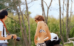 Ngọc nữ huyền thoại U40 lúc nào cũng kín bưng, thế nhưng thời trẻ từng hở bạo "khét lẹt" thế này