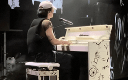 Vbiz có sao nam "không giống ai": Hơn chục năm vẫn chưa tìm ra người "soán ngôi", cát xê lên đến hàng tỷ đồng