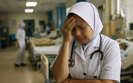 Cơn đau đầu của y tế Malaysia: Bác sĩ, y tá nghỉ việc hàng loạt, người trụ lại kiệt sức vì làm tới 200% sức lực