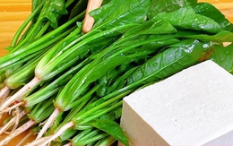 Rau chân vịt rất bổ nhưng không nên kết hợp với 9 thực phẩm này