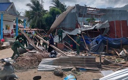 CLIP: Kinh hoàng “vòi rồng” quét qua một xã ở An Giang