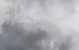 Cảnh tượng kinh hoàng đá rơi kèm theo tiếng động lớn từ trên núi ở Thanh Hóa