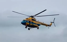 Mi - 171 của Trung đoàn Không quân 916 thực hiện nhiệm vụ thả hàng cứu trợ tại Nghệ An