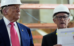 Đích thân đến trụ sở FED, Tổng thống Donald Trump tuyên bố không có ý định sa thải ông Powell