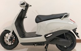 Ảnh thật VinFast Evo Grand: Hai người ngồi có chật không, cốp xe có thể lắp thêm pin phụ trông ra sao? Ảnh thật VinFast Evo Grand: Hai người ngồi có chật không, cốp xe có thể lắp thêm pin phụ trông ra sao?