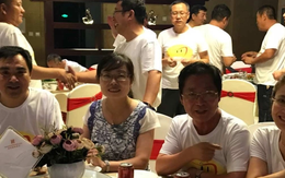 Họp lớp 20 năm, lúc chia tiền, lớp trưởng tặng 1 "món quà" khiến tôi lập tức đứng dậy ra về, không quay đầu lại