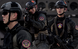 Mỹ nam Vbiz có visual "gây mê" nhất hiện tại: Bộ ảnh quân phục đẹp đến nỗi lướt tới đâu "tròn mắt" tới đó