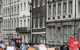 Anh: Gián đoạn dịch vụ y tế do bác sĩ đình công kéo dài