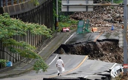 Nhật Bản: Khoảng 300 người mắc kẹt do lở đất