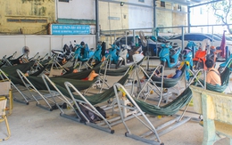 Cà phê võng phiên bản plus: Chỉ 30.000 đồng mà vừa uống nước, vừa sạc xe điện, vừa có chỗ tắm đang gây sốt ở TP.HCM