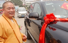 Choáng với độ giàu có của trụ trì Thiếu Lâm Tự: Cà sa dát vàng, 15 siêu xe