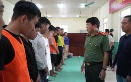 Gần 200 cảnh sát đồng loạt ra quân, bắt 74 người, thu 2 thùng tài liệu lớn chứa đựng gì bên trong?