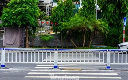 Kỳ lạ dựng hàng rào sắt giữa đường để làm dải phân cách ở Quảng Ninh