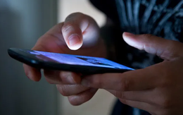 Mất toàn bộ 68 triệu trong 2 tài khoản ngân hàng sau khi tải ứng dụng lạ, người phụ nữ may mắn được một công ty chi trả gần 70%