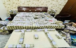 Tịch thu 122 tỷ đồng tiền mặt chất đống như tủ sách, 183 tỷ vàng và trang sức của một doanh nhân buôn giày dép ở Ấn Độ, kiểm kê thâu đêm