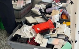 Nếu cục sạc xuất hiện 1 trong 4 mã A1681, A1689, A1257 và A1647, cần liên hệ ngay với nhà sản xuất Nếu cục sạc xuất hiện 1 trong 4 mã A1681, A1689, A1257 và A1647, cần liên hệ ngay với nhà sản xuất