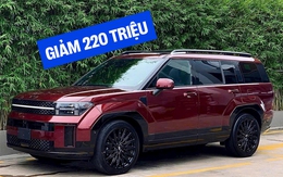 Giá Hyundai Santa Fe tiếp tục ‘dò đáy’: Bản ‘full’ giảm 220 triệu đồng, giá thấp hơn CUV hạng C nhưng người mua phải đánh đổi 1 thứ