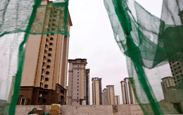 Nợ gần 600 nghìn tỷ đồng, tập đoàn bất động sản từng lớn nhất Trung Quốc sắp bị huỷ niêm yết: 'Bóng đen' phủ kín cả một ngành ngập trong nợ nần