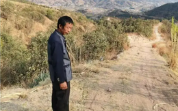 Tự bỏ tiền túi sửa con đường dài 800m, người đàn ông bị công an phạt hơn 146 triệu đồng liền khởi kiện, toà án tuyên bố: “Họ làm vậy là đúng”