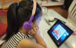 Chưa biết đọc nhưng điều khiển công nghệ "như thần": Trẻ con thời nay khiến Google cũng phải chiều