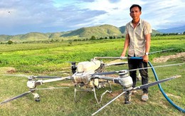 Dùng drone phun thuốc trừ sâu cứu 2 em nhỏ giữa dòng lũ dữ ở Gia Lai: Người "anh hùng" nông dân nói gì?