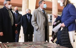 Dùng tranh khảm làm bàn trà, không ngờ là bảo vật 2.000 tuổi