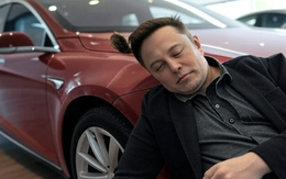 Tỷ phú Elon Musk chuyển từ ngủ trên sàn nhà máy Tesla sang một nơi mới: Chuyện gì đang xảy ra?