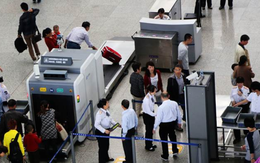 Khách Việt bất ngờ khi bị tịch thu đồ ở ga tàu Trung Quốc, thốt lên: "Tôi không nghĩ đến mức như vậy!"