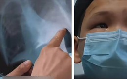 Cậu bé có trái tim biến dạng như một chiếc giày