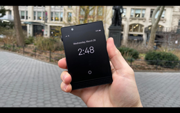 Tôi đã bỏ iPhone để dùng mẫu điện thoại "cục gạch" có giá tận 20 triệu này: Cảm giác thật khó tả