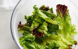 Rửa kỹ vẫn không hết ký sinh trùng, chuyên gia chỉ cách ăn rau sống an toàn nhất