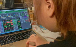 Tiền ồ ạt vào chứng khoán, VN-Index vượt 1.400 điểm sau 3 năm