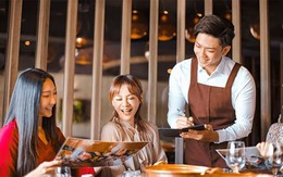 Quán thịt rán tuyển bồi bàn ‘phải có bằng đại học trở lên’ gây tranh cãi Quán thịt rán tuyển bồi bàn ‘phải có bằng đại học trở lên’ gây tranh cãi